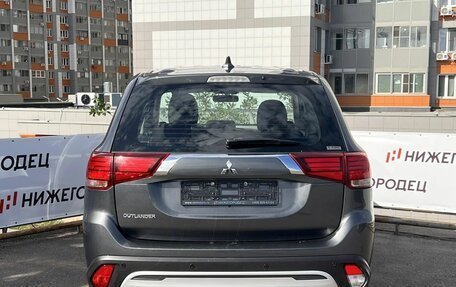 Mitsubishi Outlander III рестайлинг 3, 2021 год, 2 259 000 рублей, 3 фотография