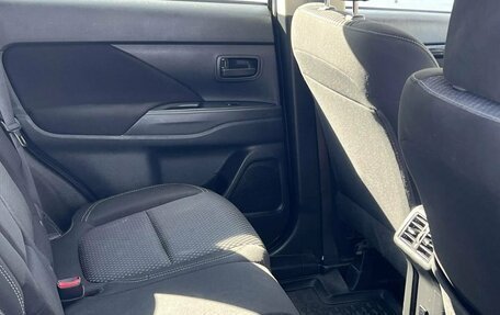 Mitsubishi Outlander III рестайлинг 3, 2021 год, 2 259 000 рублей, 8 фотография