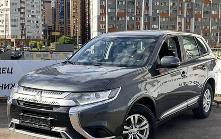 Mitsubishi Outlander III рестайлинг 3, 2021 год, 2 259 000 рублей, 5 фотография