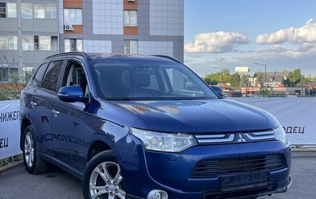 Mitsubishi Outlander III рестайлинг 3, 2013 год, 1 415 000 рублей, 5 фотография