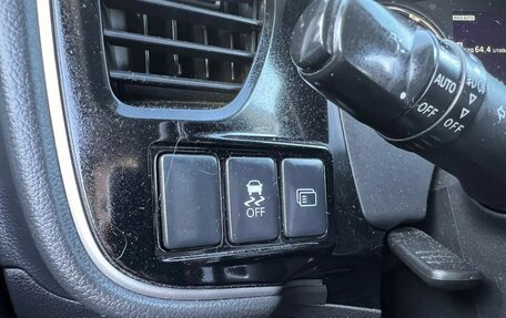 Mitsubishi Outlander III рестайлинг 3, 2013 год, 1 415 000 рублей, 10 фотография