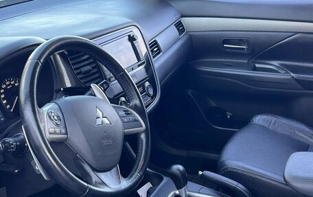 Mitsubishi Outlander III рестайлинг 3, 2013 год, 1 415 000 рублей, 9 фотография