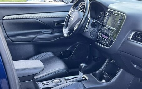 Mitsubishi Outlander III рестайлинг 3, 2013 год, 1 415 000 рублей, 7 фотография