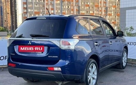 Mitsubishi Outlander III рестайлинг 3, 2013 год, 1 415 000 рублей, 2 фотография