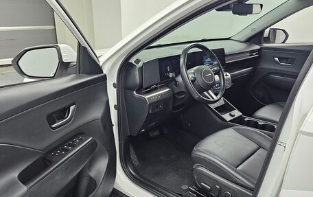 Hyundai Kona, 2023 год, 1 800 000 рублей, 10 фотография