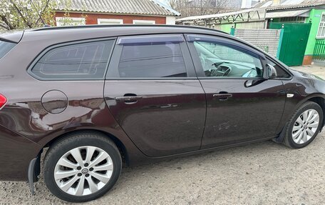 Opel Astra J, 2013 год, 670 000 рублей, 2 фотография