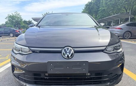 Volkswagen Golf VIII, 2023 год, 2 050 000 рублей, 2 фотография
