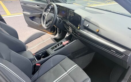 Volkswagen Golf VIII, 2023 год, 2 050 000 рублей, 17 фотография