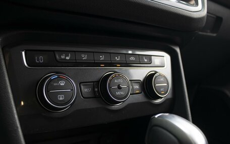 Volkswagen Tiguan II, 2020 год, 2 600 000 рублей, 15 фотография