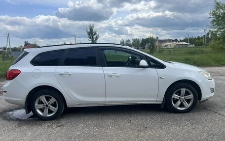 Opel Astra J, 2011 год, 390 000 рублей, 1 фотография