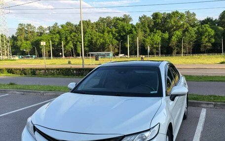 Toyota Camry, 2020 год, 2 700 000 рублей, 2 фотография