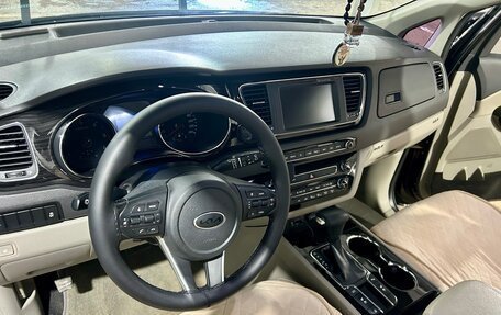 KIA Carnival III, 2019 год, 3 050 000 рублей, 13 фотография