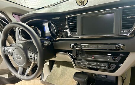 KIA Carnival III, 2019 год, 3 050 000 рублей, 16 фотография