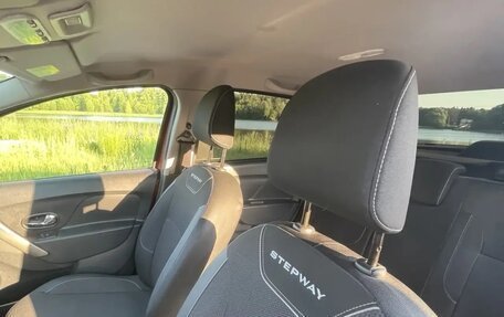 Renault Logan II, 2021 год, 1 500 000 рублей, 6 фотография