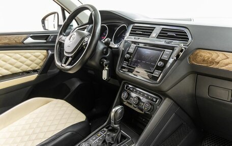 Volkswagen Tiguan II, 2017 год, 2 588 000 рублей, 27 фотография