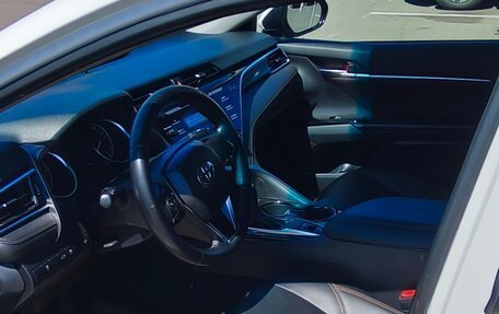Toyota Camry, 2018 год, 2 400 000 рублей, 3 фотография