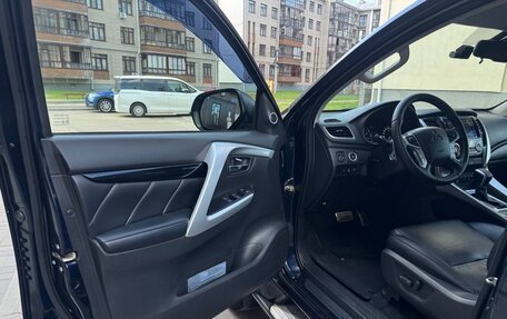 Mitsubishi Pajero Sport III рестайлинг, 2017 год, 2 850 000 рублей, 17 фотография