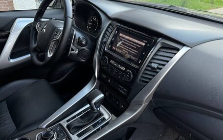 Mitsubishi Pajero Sport III рестайлинг, 2017 год, 2 850 000 рублей, 27 фотография