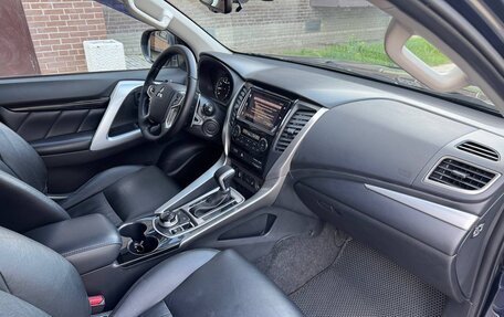 Mitsubishi Pajero Sport III рестайлинг, 2017 год, 2 850 000 рублей, 28 фотография