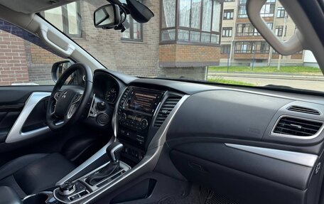 Mitsubishi Pajero Sport III рестайлинг, 2017 год, 2 850 000 рублей, 26 фотография