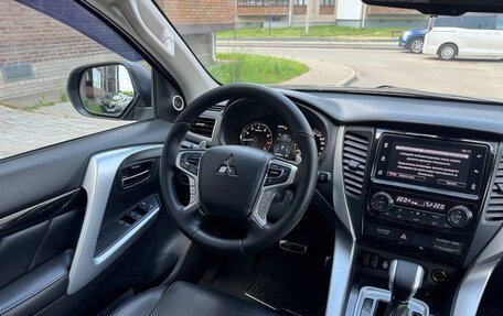 Mitsubishi Pajero Sport III рестайлинг, 2017 год, 2 850 000 рублей, 34 фотография