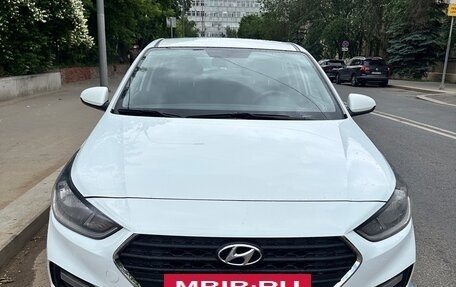Hyundai Solaris II рестайлинг, 2019 год, 960 000 рублей, 2 фотография