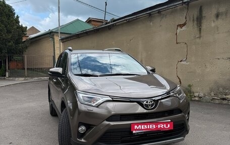 Toyota RAV4, 2018 год, 2 230 000 рублей, 10 фотография