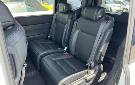 Honda Stepwgn, 2022 год, 2 850 000 рублей, 17 фотография