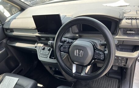 Honda Stepwgn, 2022 год, 2 850 000 рублей, 27 фотография