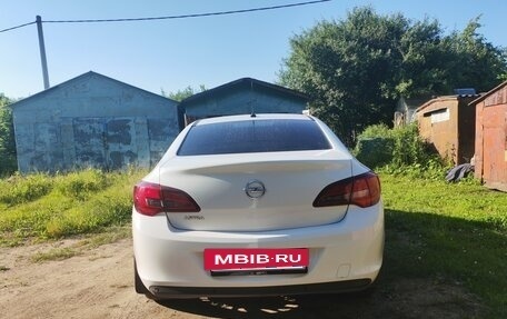 Opel Astra J, 2013 год, 850 000 рублей, 3 фотография