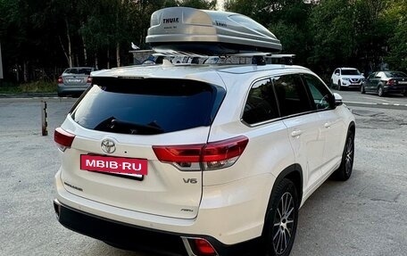Toyota Highlander III, 2017 год, 3 450 000 рублей, 4 фотография
