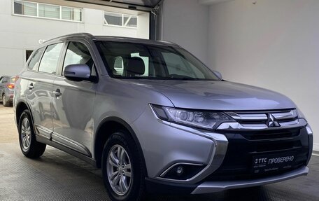 Mitsubishi Outlander III рестайлинг 3, 2018 год, 1 995 000 рублей, 3 фотография