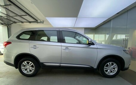 Mitsubishi Outlander III рестайлинг 3, 2018 год, 1 995 000 рублей, 5 фотография