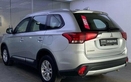 Mitsubishi Outlander III рестайлинг 3, 2018 год, 1 995 000 рублей, 8 фотография