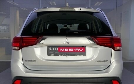 Mitsubishi Outlander III рестайлинг 3, 2018 год, 1 995 000 рублей, 7 фотография
