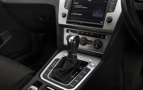 Volkswagen Passat B8 рестайлинг, 2015 год, 1 370 000 рублей, 11 фотография
