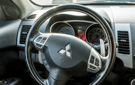 Mitsubishi Outlander III рестайлинг 3, 2008 год, 700 000 рублей, 14 фотография