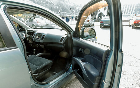 Mitsubishi Outlander III рестайлинг 3, 2008 год, 700 000 рублей, 11 фотография