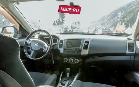 Mitsubishi Outlander III рестайлинг 3, 2008 год, 700 000 рублей, 13 фотография