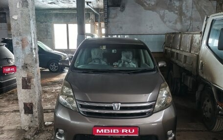 Toyota ISis I, 2008 год, 1 050 000 рублей, 1 фотография