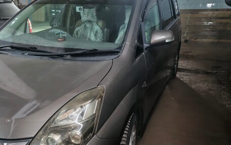 Toyota ISis I, 2008 год, 1 050 000 рублей, 2 фотография