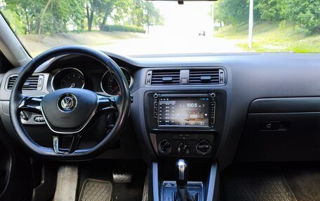 Volkswagen Jetta VI, 2015 год, 905 000 рублей, 5 фотография
