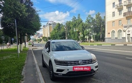 Volkswagen Tiguan II, 2017 год, 2 450 000 рублей, 3 фотография