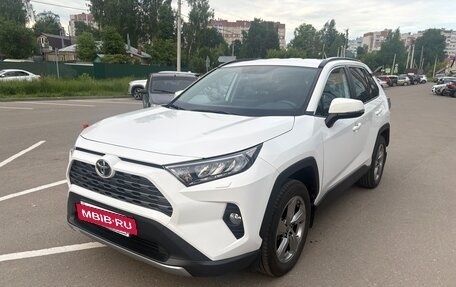 Toyota RAV4, 2021 год, 3 800 000 рублей, 3 фотография