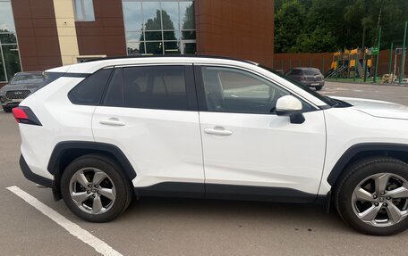 Toyota RAV4, 2021 год, 3 800 000 рублей, 5 фотография