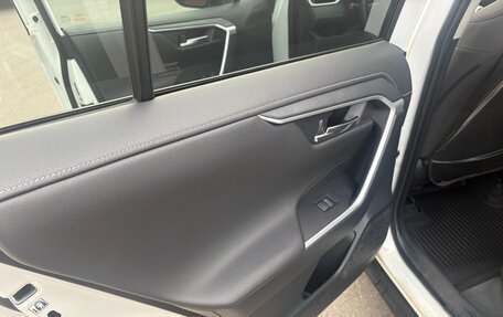 Toyota RAV4, 2021 год, 3 800 000 рублей, 11 фотография