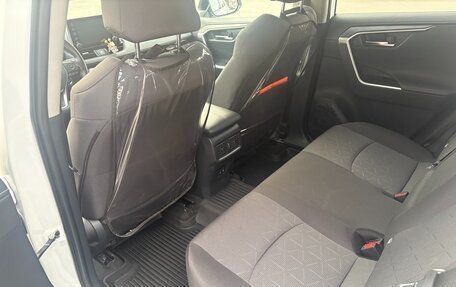Toyota RAV4, 2021 год, 3 800 000 рублей, 10 фотография
