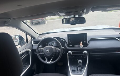 Toyota RAV4, 2021 год, 3 800 000 рублей, 14 фотография