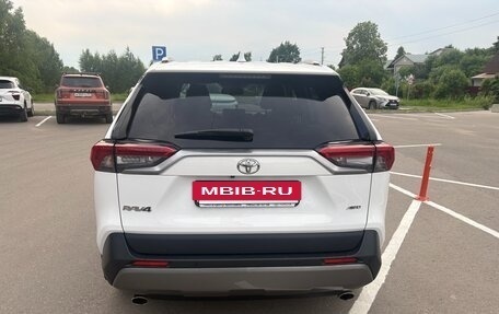 Toyota RAV4, 2021 год, 3 800 000 рублей, 7 фотография