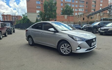 Hyundai Solaris II рестайлинг, 2021 год, 1 690 000 рублей, 3 фотография